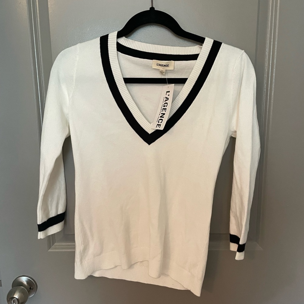 L'AGENCE NWT sweater. Women’s Small